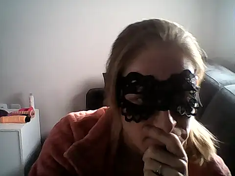 Snapshot of MelleEloa chatting on 11-24-25, 09:31 MelleEloa online show from 11-24-25, 09:31