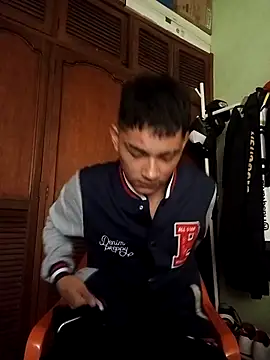 Santiagooo1233 online show from 11-17-25, 06:34