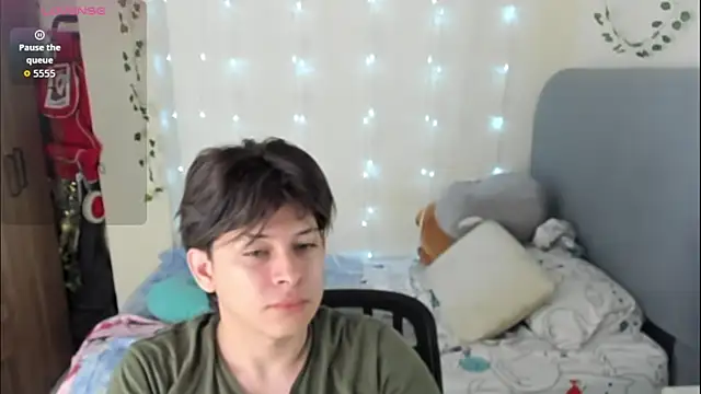 Snapshot of Felix_kitty chatting on 02-14-26, 12:49 Felix kitty online show from 02-14-26, 12:49