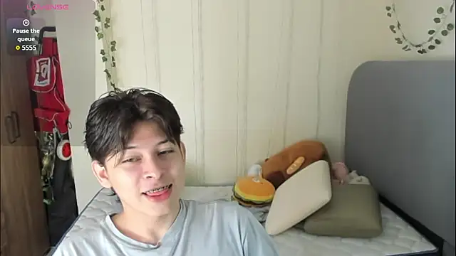 Snapshot of Felix_kitty chatting on 02-20-26, 06:54 Felix kitty online show from 02-20-26, 06:54