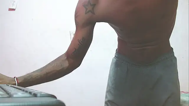 antonela-cris online show from 11-24-25, 01:22