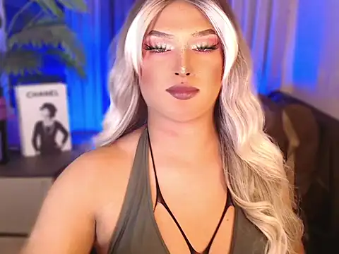 Snapshot of UrGoddess_Sofia chatting on 02-08-26, 04:59 UrGoddess Sofia online show from 02-08-26, 04:59