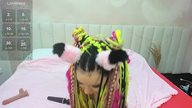 Lina Moony online show from 12-19-25, 02:26