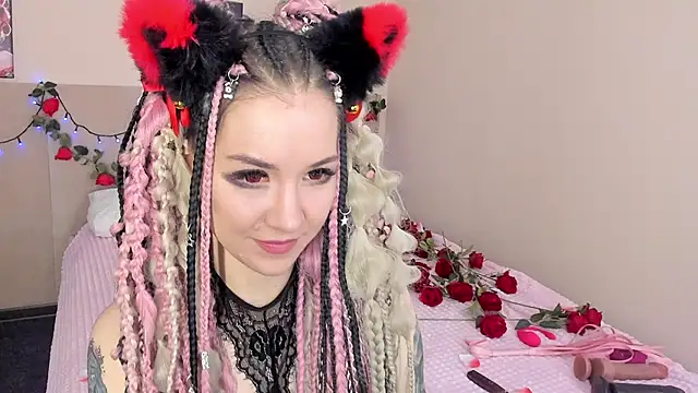 Lina Moony online show from 11-26-25, 02:00