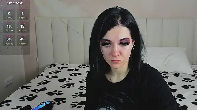 Lina Moony online show from 02-10-26, 01:48