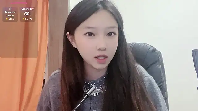 Snapshot of Minnie-baby chatting on 11-11-25, 12:44 Minnie-baby online show from 11-11-25, 12:44