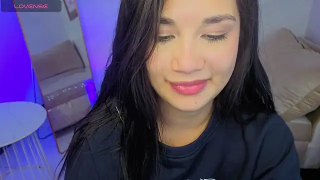 Snapshot of Violetta_jhonson_a chatting on 05-16-26, 04:44 Violetta jhonson a online show from 05-16-26, 04:44