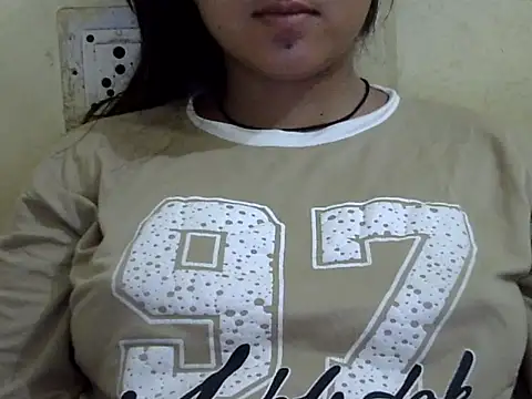 Anika Singh online show from 05-13-26, 04:19