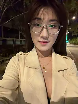 Snapshot of GG-BONG1 chatting on 05-05-26, 03:15 GG-BONG1 online show from 05-05-26, 03:15