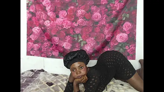 Sweeteboneycherry online show from 03-12-26, 07:29