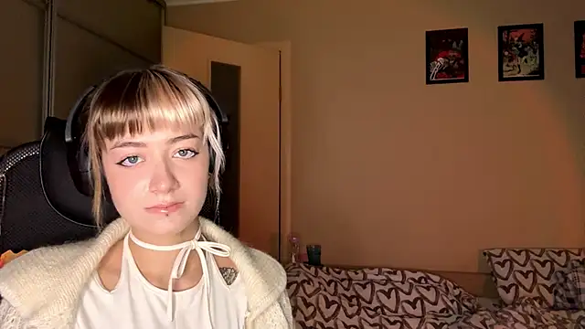 EmilySkyline online show from 11-15-25, 05:22