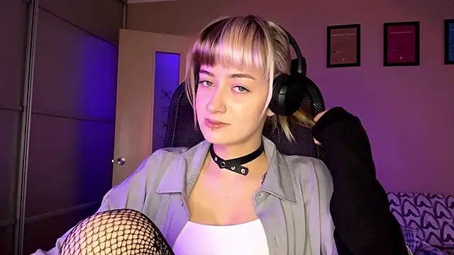 EmilySkyline online show from 11-20-25, 08:04