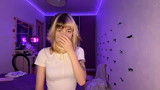 EmilySkyline online show from 11-22-25, 07:13