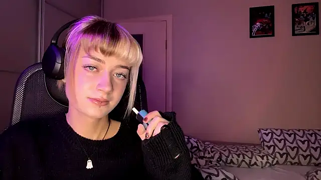 EmilySkyline online show from 11-13-25, 05:11