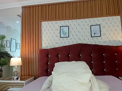 Lucy Vegas online show from 04-07-26, 01:24