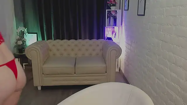 Elizabeth Walson online show from 12-22-25, 09:04