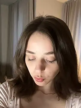 yoyogirlx online show from 05-08-26, 01:37