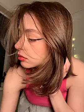 yoyogirlx online show from 12-20-25, 02:09