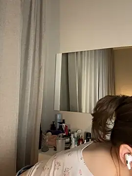 yoyogirlx online show from 05-13-26, 01:51