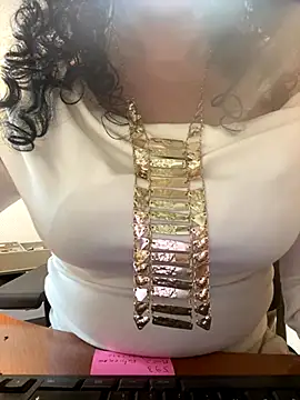 Snapshot of Deessenympho chatting on 12-15-25, 02:01 Deessenympho online show from 12-15-25, 02:01