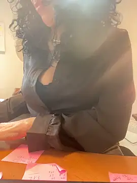 Snapshot of Deessenympho chatting on 02-02-26, 10:14 Deessenympho online show from 02-02-26, 10:14