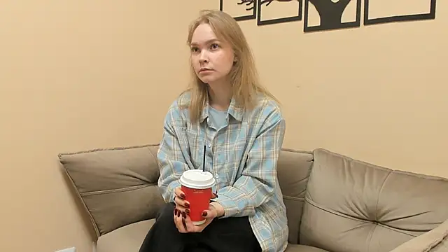 CortneyVacio online show from 11-12-25, 07:45