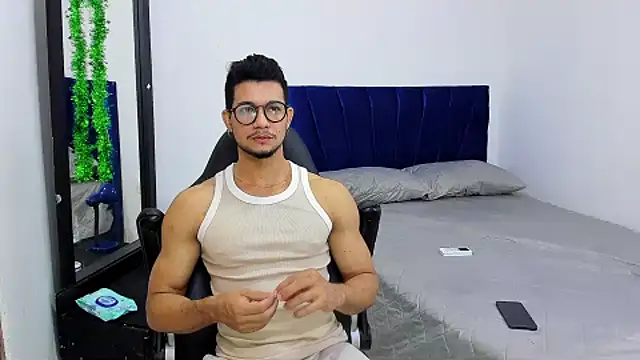 Nolan joness online show from 11-21-25, 01:43