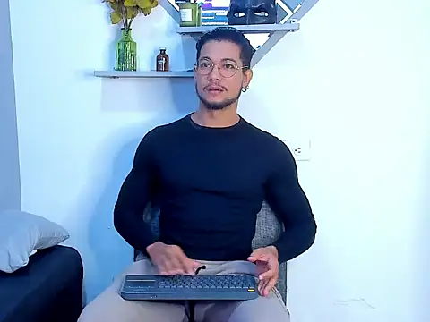 Snapshot of Nolan_joness chatting on 05-19-26, 02:02 Nolan joness online show from 05-19-26, 02:02
