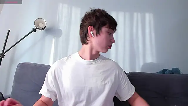 Snapshot of AlanReckless chatting on 05-10-26, 03:10 AlanReckless online show from 05-10-26, 03:10