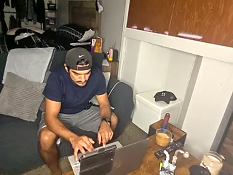 piggylatino online show from 11-13-25, 05:22