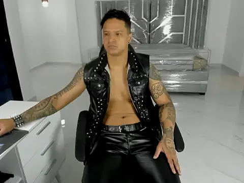 master leather online show from 04-10-26, 04:08