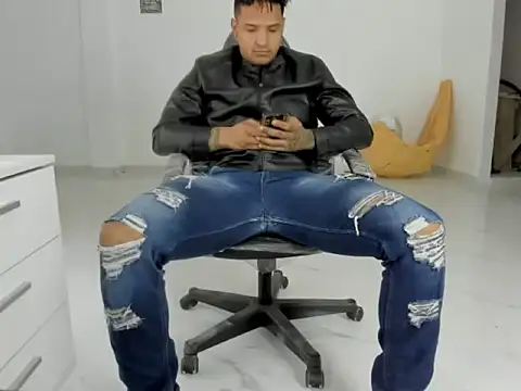 master leather online show from 03-26-26, 01:42