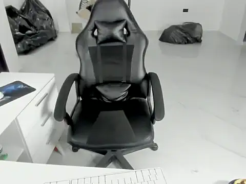 master leather online show from 04-08-26, 03:30