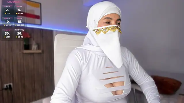 Hannaa Dolly online show from 11-30-25, 03:51