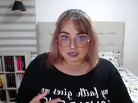 YiniBelle online show from 04-08-26, 02:57