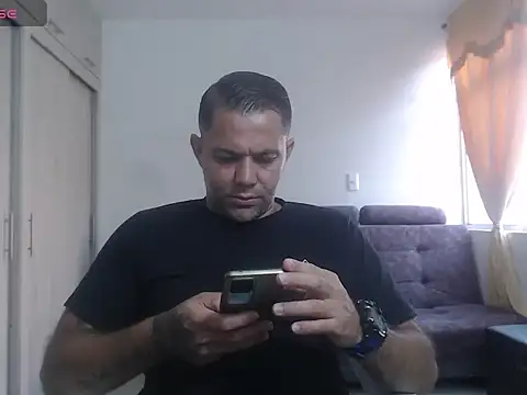 Snapshot of Alexander_Halls chatting on 11-13-25, 01:15 Alexander Halls online show from 11-13-25, 01:15