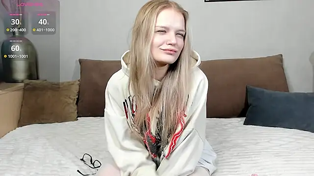 Snapshot of MicheleHonas chatting on 12-02-25, 05:25 MicheleHonas online show from 12-02-25, 05:25