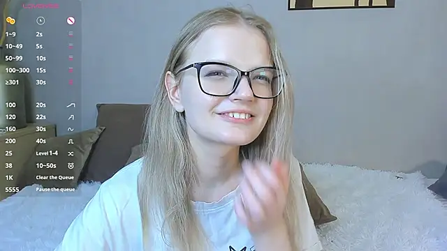 Snapshot of MicheleHonas chatting on 12-13-25, 08:04 MicheleHonas online show from 12-13-25, 08:04