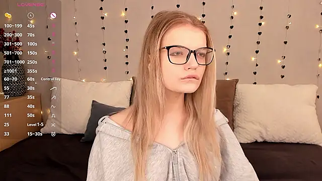 Snapshot of MicheleHonas chatting on 02-12-26, 07:02 MicheleHonas online show from 02-12-26, 07:02