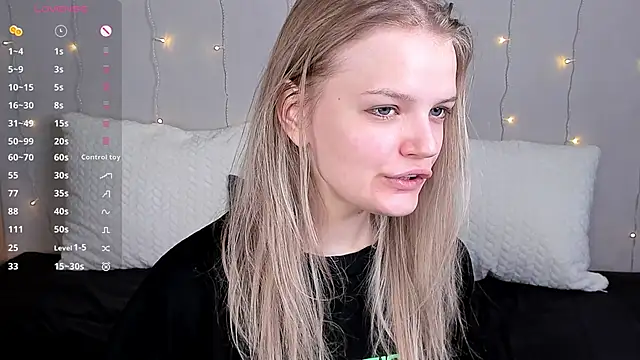 Snapshot of MicheleHonas chatting on 02-19-26, 07:22 MicheleHonas online show from 02-19-26, 07:22