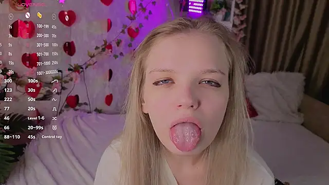 Snapshot of MicheleHonas chatting on 02-25-26, 04:07 MicheleHonas online show from 02-25-26, 04:07