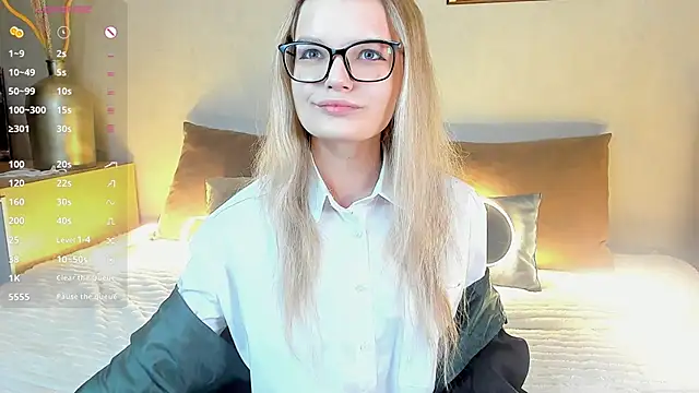 Snapshot of MicheleHonas chatting on 12-16-25, 06:45 MicheleHonas online show from 12-16-25, 06:45