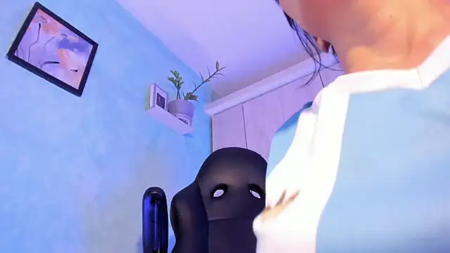 Snapshot of Cristal_Cerati_ chatting on 02-19-26, 08:39 Cristal Cerati online show from 02-19-26, 08:39