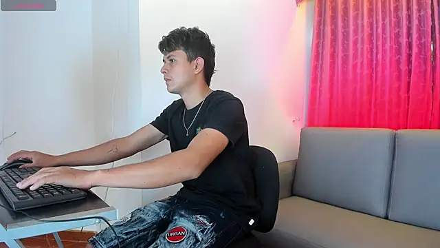 Snapshot of Hospick_white chatting on 11-14-25, 06:22 Hospick white online show from 11-14-25, 06:22