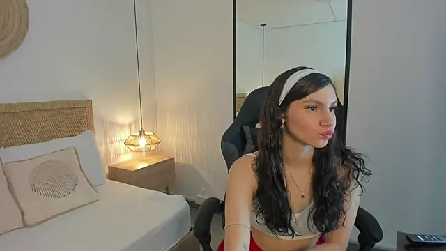 cloee20  online show from 12-17-25, 02:27