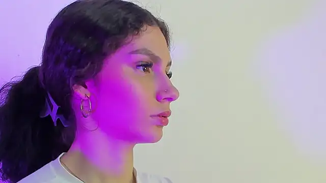 cloee20  online show from 12-18-25, 02:38