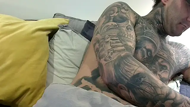 Snapshot of tattsNcock chatting on 06-21-26, 08:58 tattsNcock online show from 06-21-26, 08:58