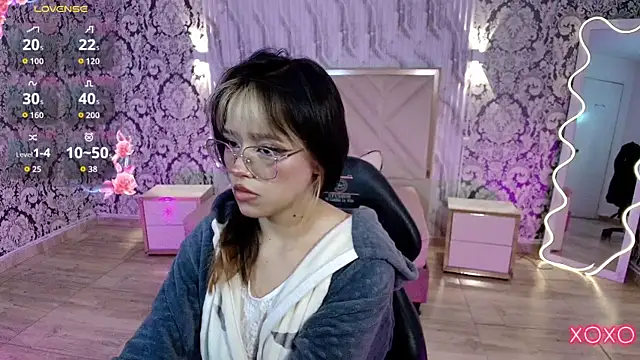 Snapshot of Mavis_tay chatting on 12-21-25, 11:45 Mavis tay online show from 12-21-25, 11:45