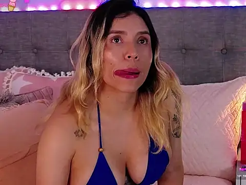 Snapshot of Antonella_Lee chatting on 11-15-25, 01:53 Antonella Lee online show from 11-15-25, 01:53