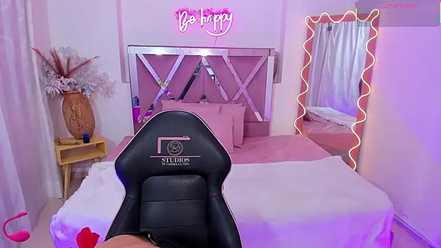 ISABELA TAY online show from 11-20-25, 11:44